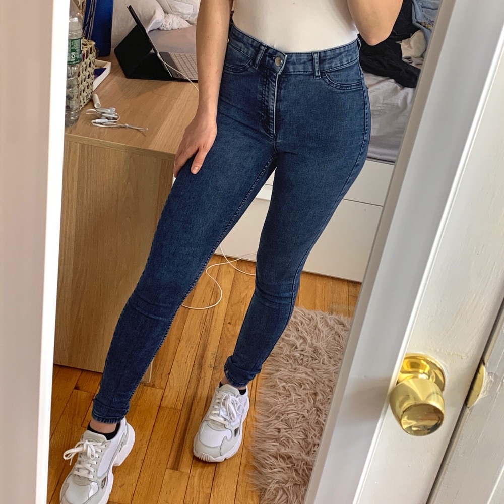Med-wash High Waisted Jeans